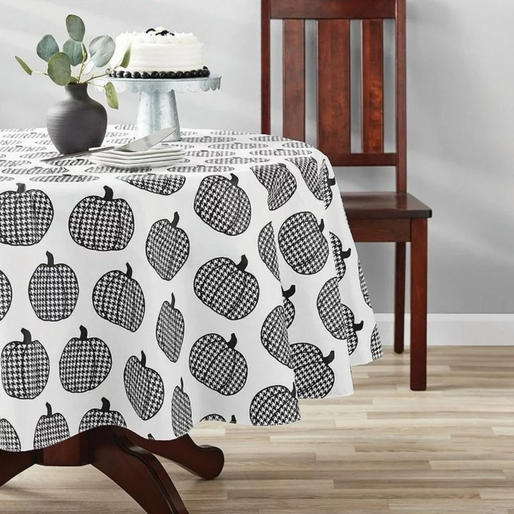 Way to Celebrate Fall Harvest Houndstooth Pumpkin 70in PEVA Vinyl Tablecloth